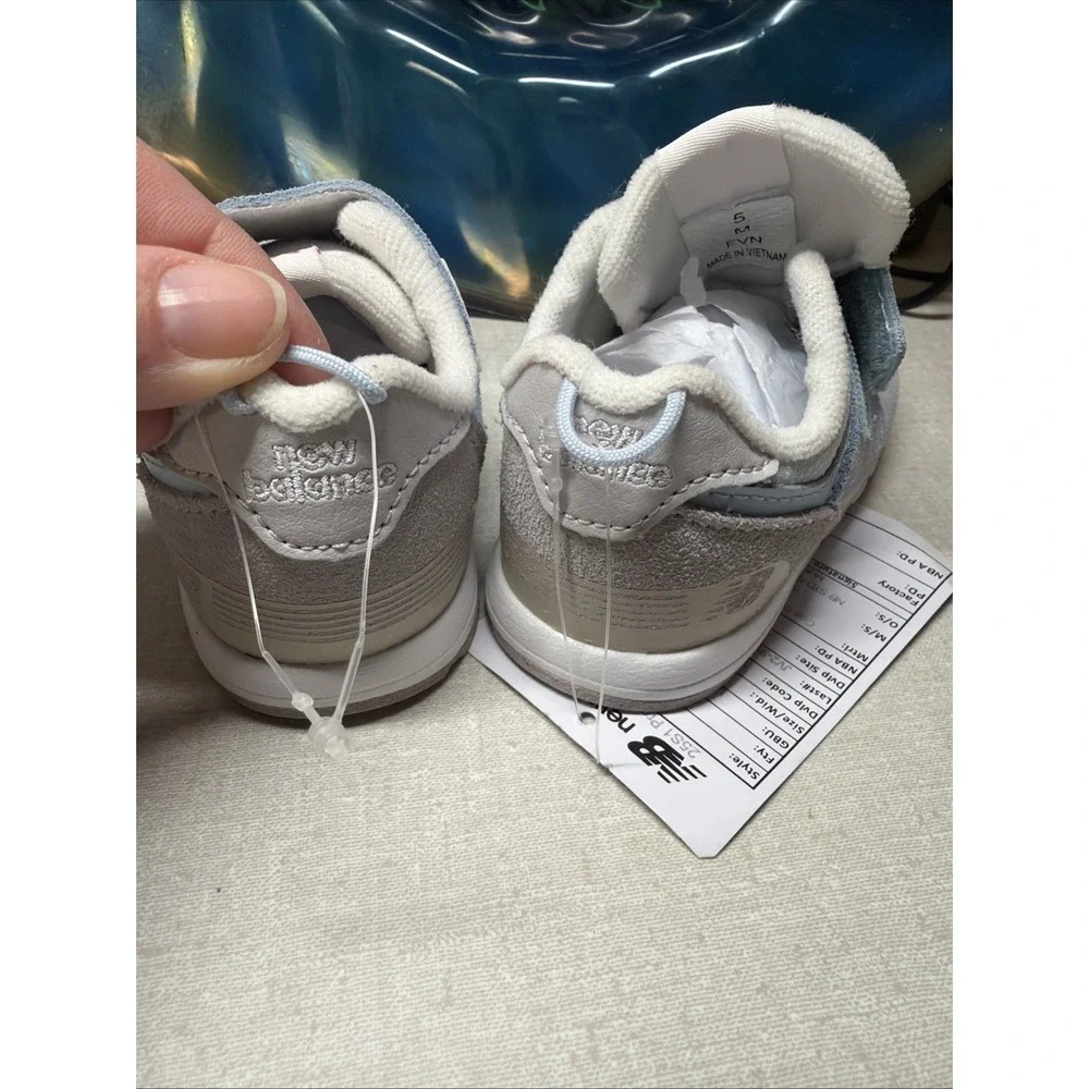 New Balance product pair
